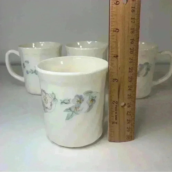 Arcopal France Champetre 4 coffee cups/mugs 
3 1/2” H x 3 1/2"D. Vintage Floral - Picture 8 of 9